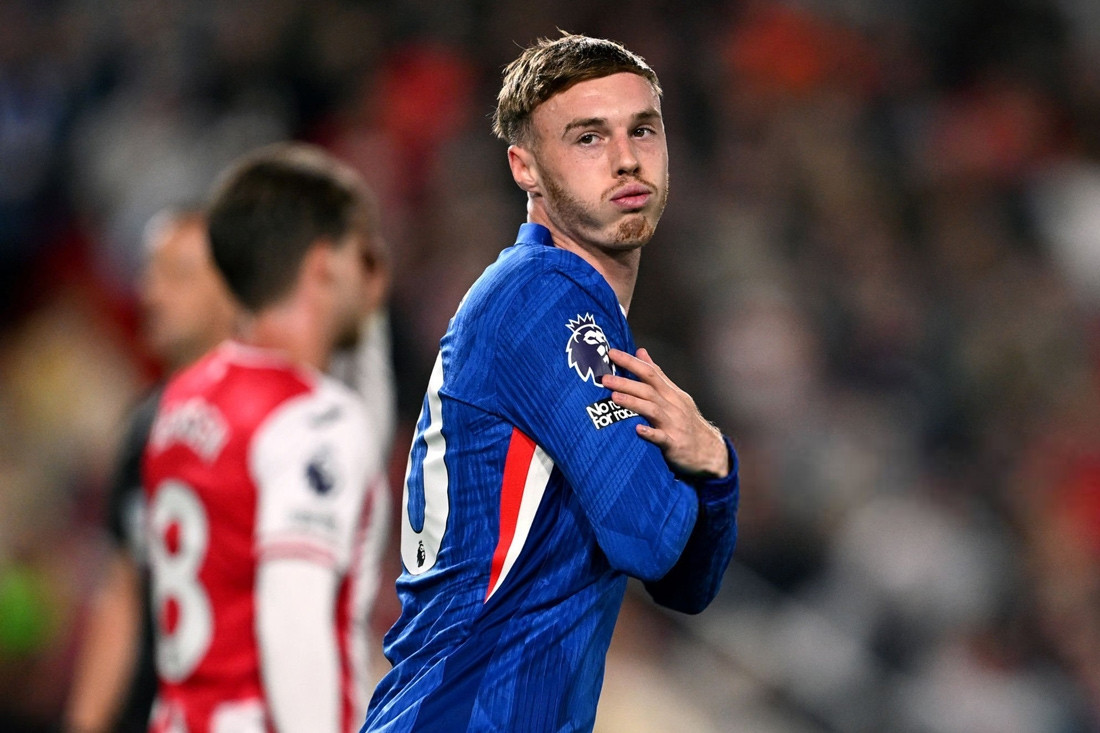 Chelsea đánh rơi chiến thắng phút bù giờ