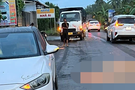Công an thông tin vụ người đàn ông đánh phụ nữ rồi lao vào xe tải tử vong