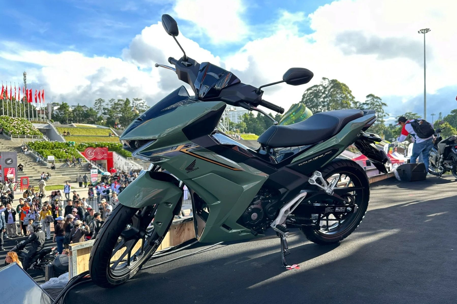 Giá rẻ hơn Yamaha Exciter 155 VVA, xe máy Honda Winner R 2025 có đáng mua?