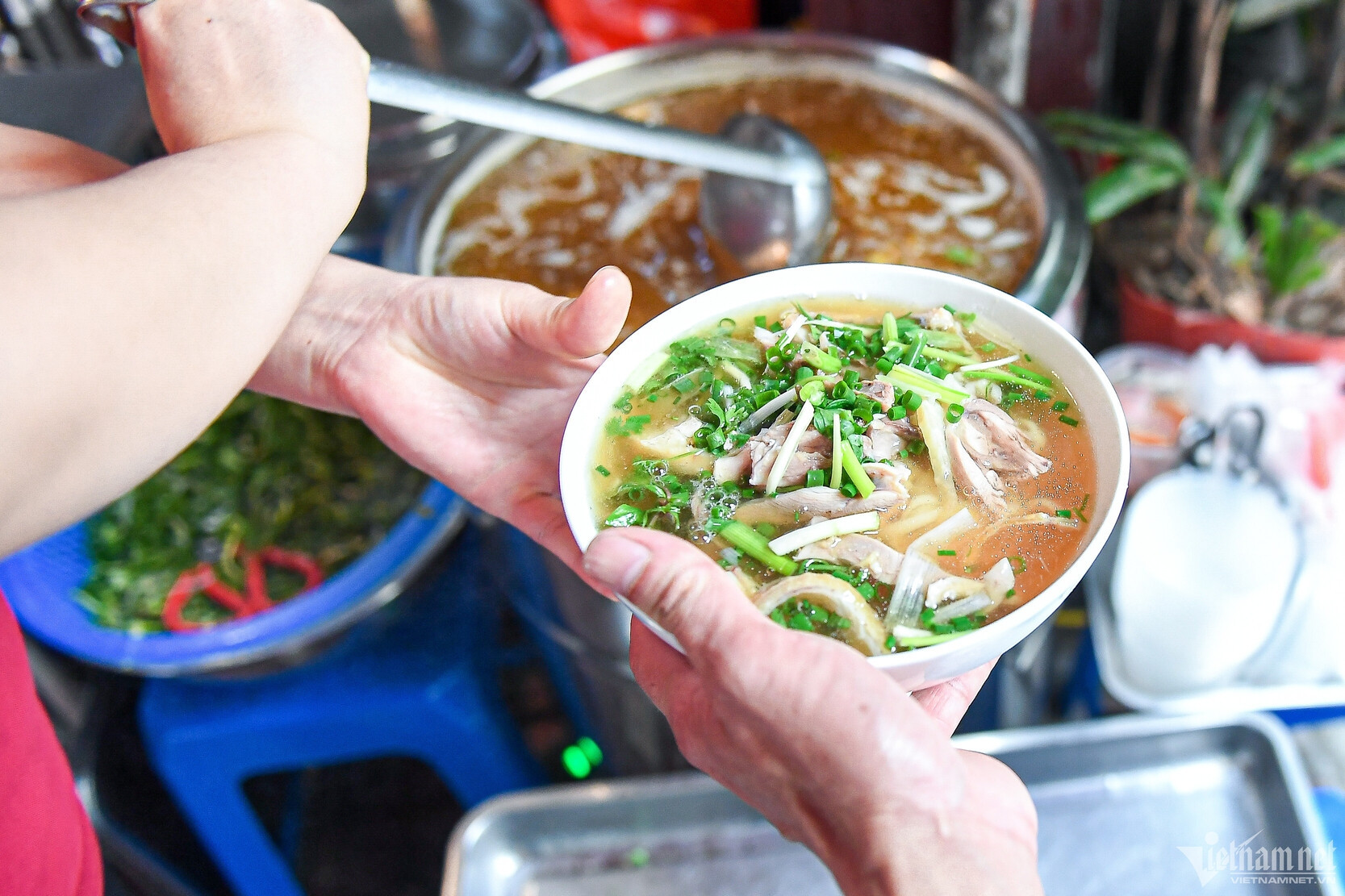 Hà Nội lọt top những điểm đến có ẩm thực đường phố ngon nhất châu Á