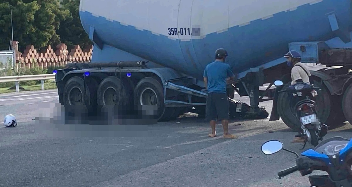 Hai thanh niên tử vong thương tâm sau va chạm xe bồn trên quốc lộ 1