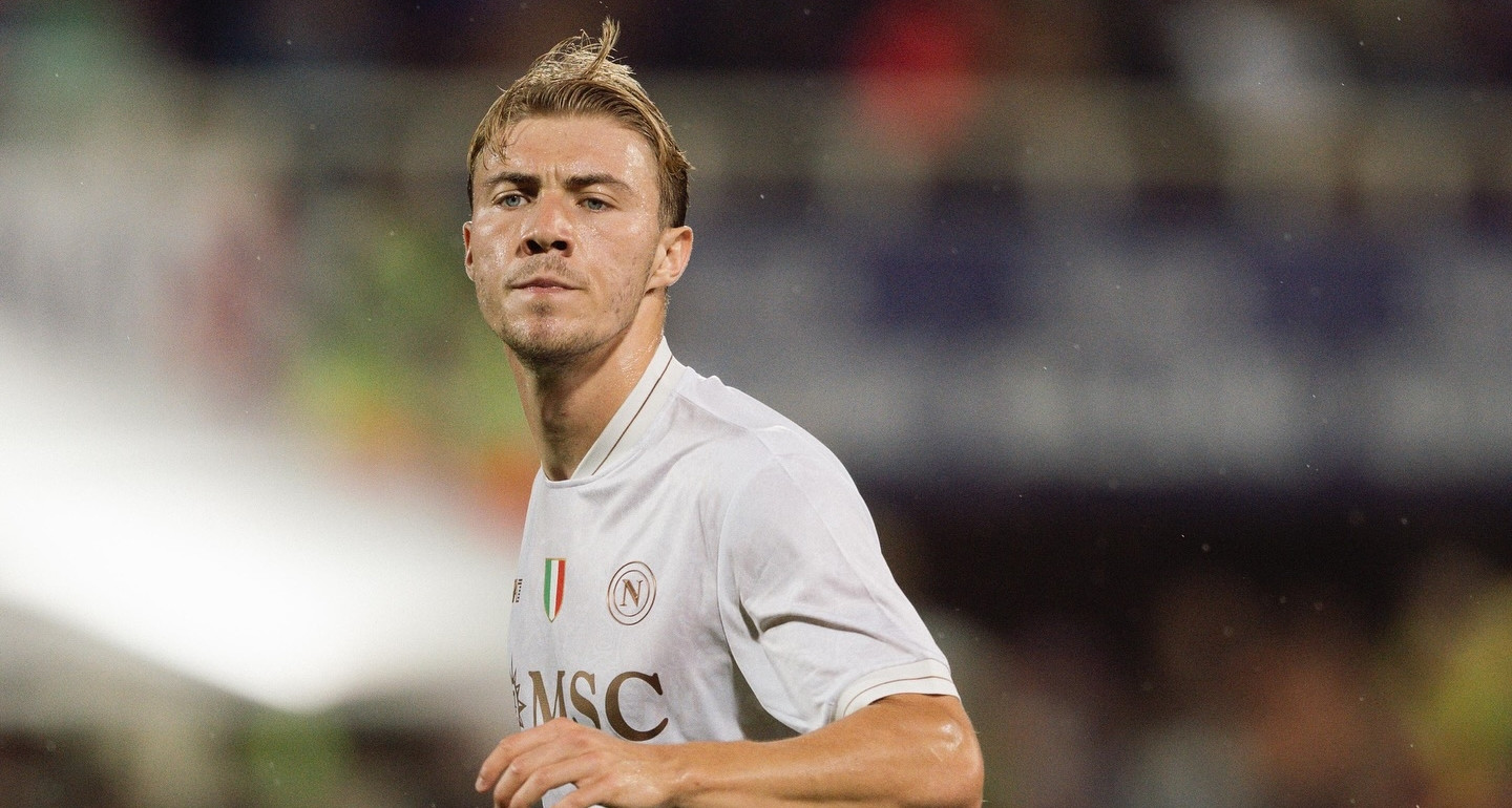 Hojlund ghi bàn trận ra mắt, cùng De Bruyne giúp Napoli thắng trận