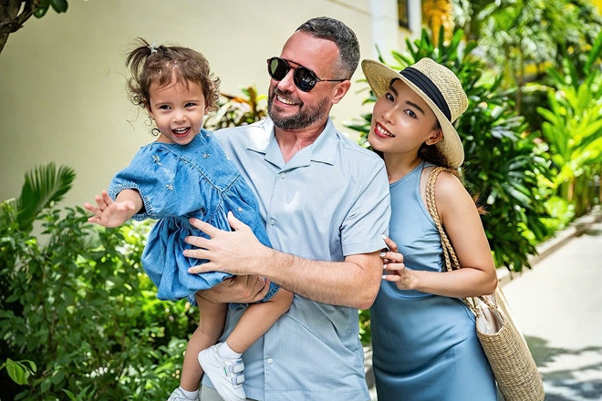 Ở rể tại TPHCM, chàng Tây sốc khi hàng xóm đi thẳng vào bếp xin cơm