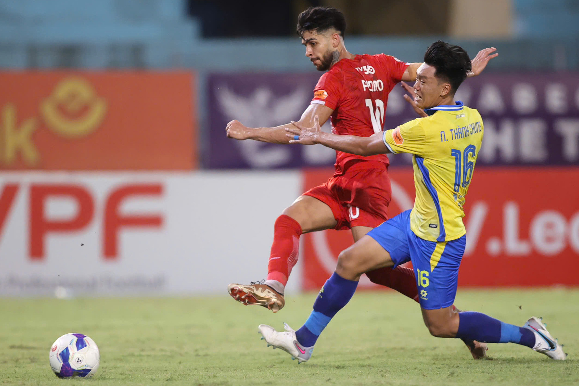 Pedro The Cong Viettel Ha Noi 3.jpg