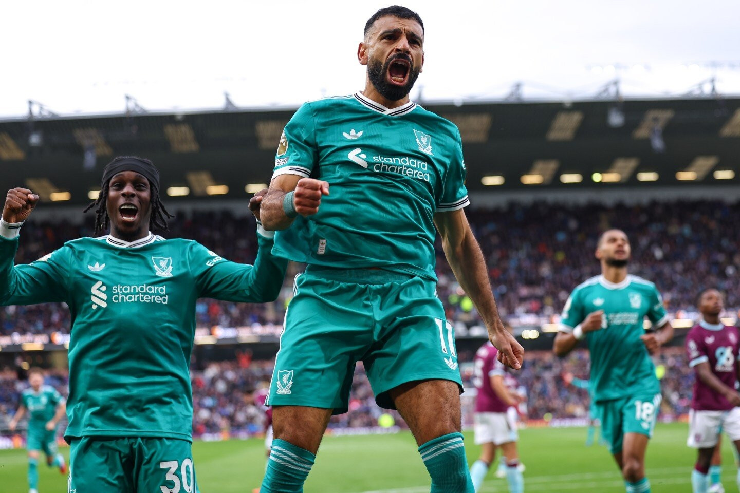 Salah giúp Liverpool thắng nghẹt thở phút bù giờ
