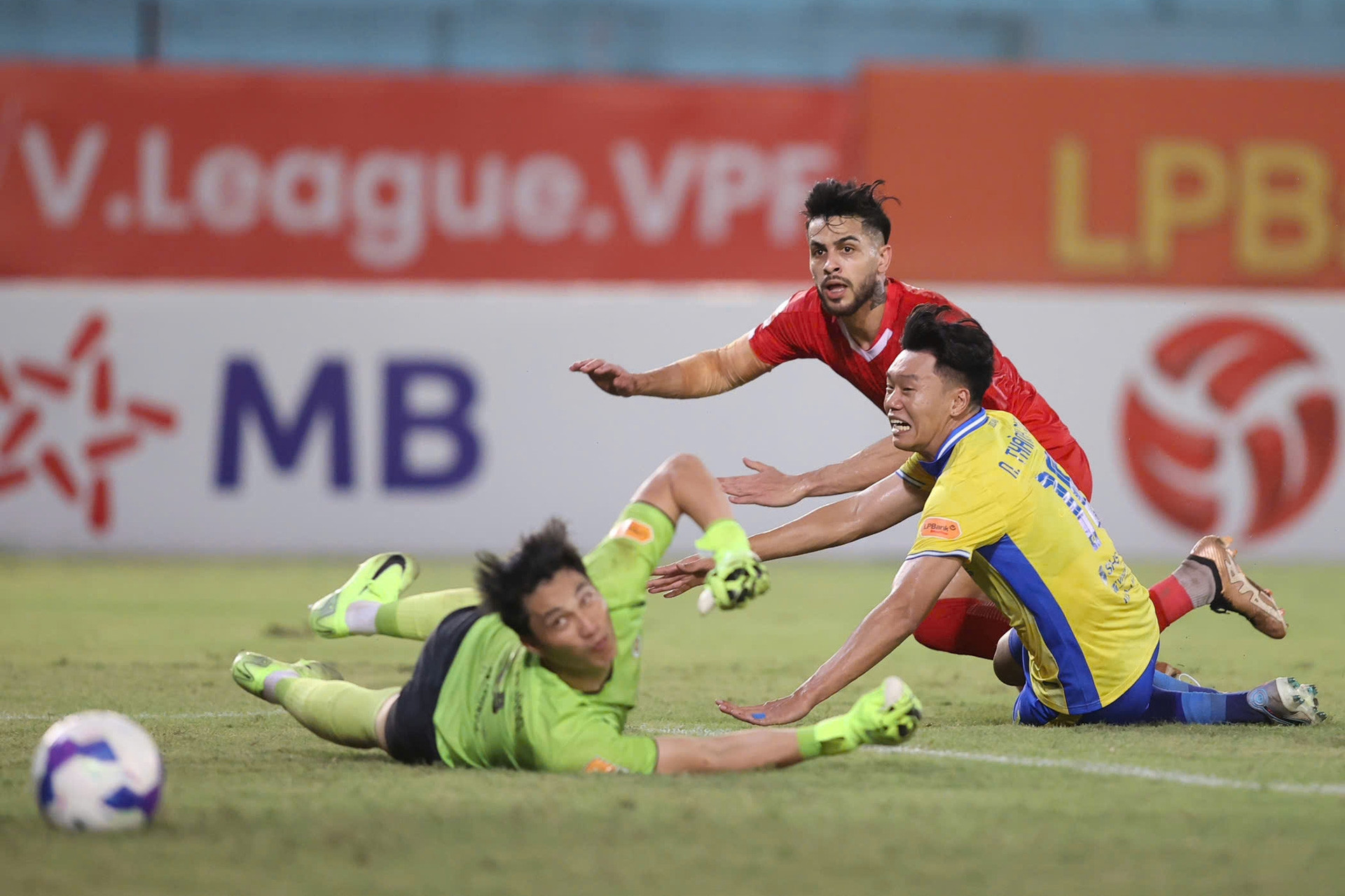 Thể Công Viettel loại Hà Nội FC khỏi Cúp Quốc gia