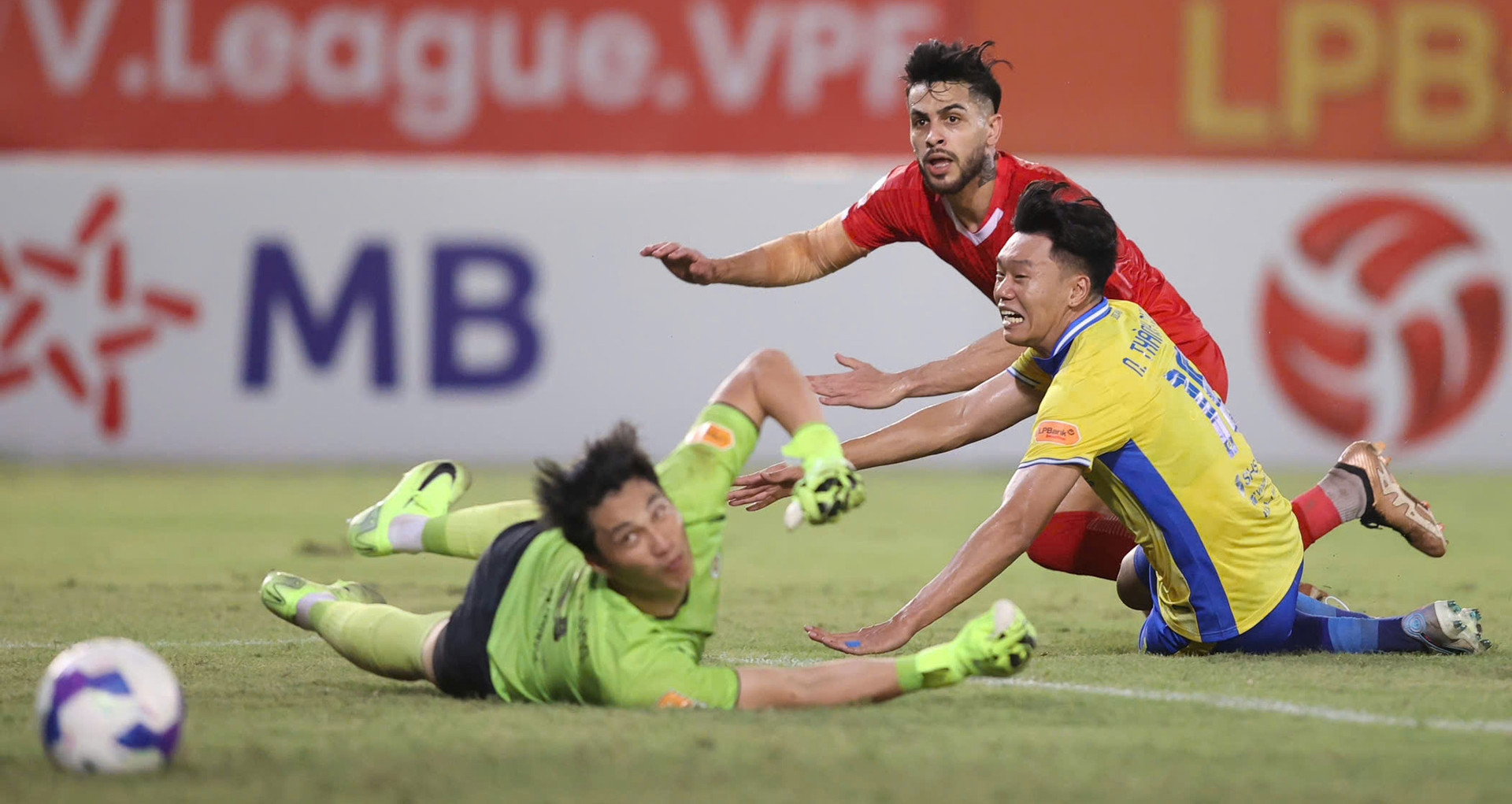 Thể Công Viettel loại Hà Nội FC khỏi Cúp Quốc gia