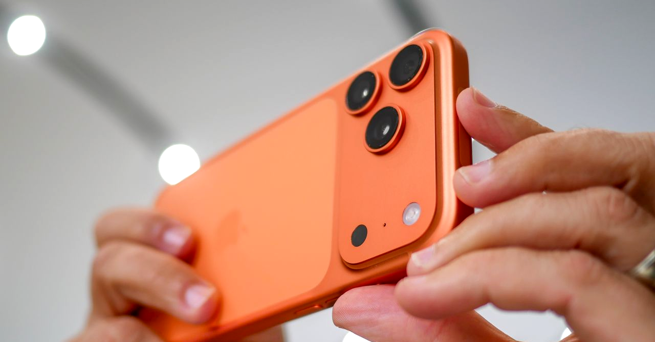 ‘Trúng tiếng sét ái tình’ iPhone 17 Pro Max màu cam