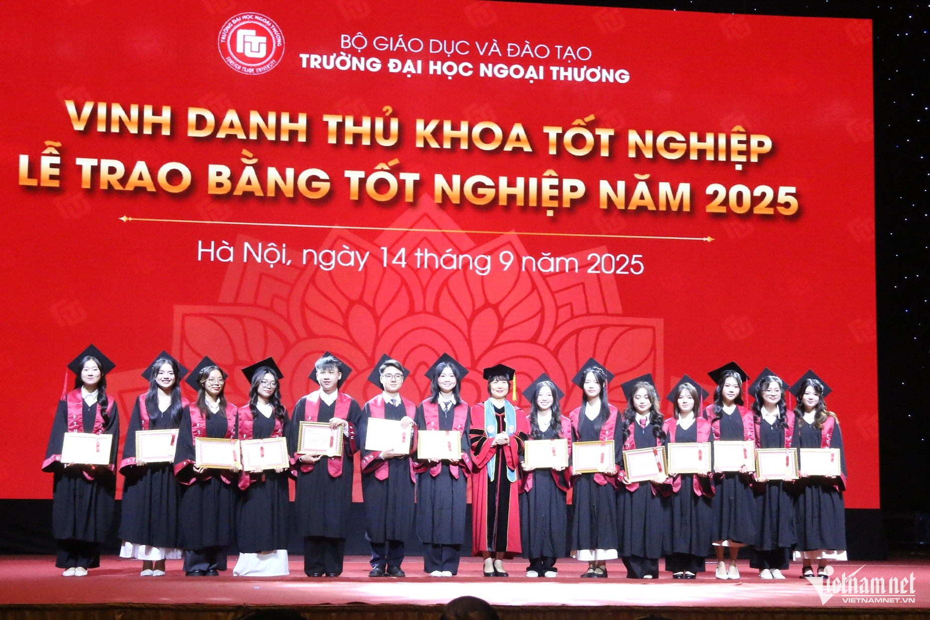 W-Dış Ticaret Üniversitesi'nden yeni mezun 1.JPG.jpg