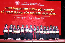 W-tân cử nhân ĐH Ngoại thương 1.JPG.jpg