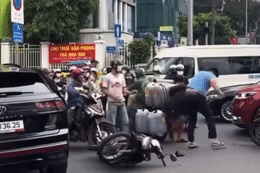 Xác minh clip người đàn ông đi ô tô hành hung người lớn tuổi giữa đường ở TPHCM