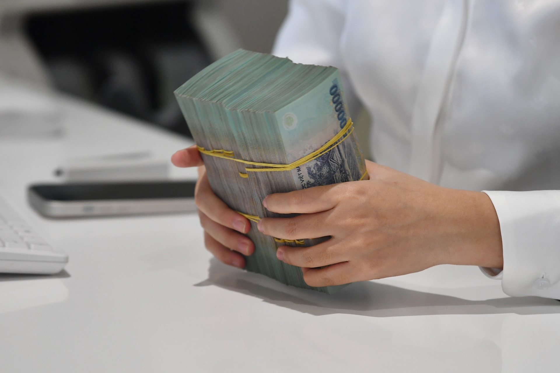 Lãi suất ngân hàng hôm nay 15/9/2025: Nhà băng tặng ngay lãi suất tới 0,8%