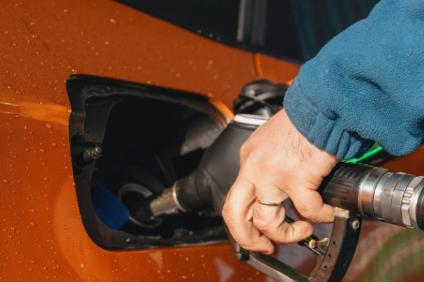 5 cách tiết kiệm nhiên liệu ngay cả khi chạy xe “uống xăng”