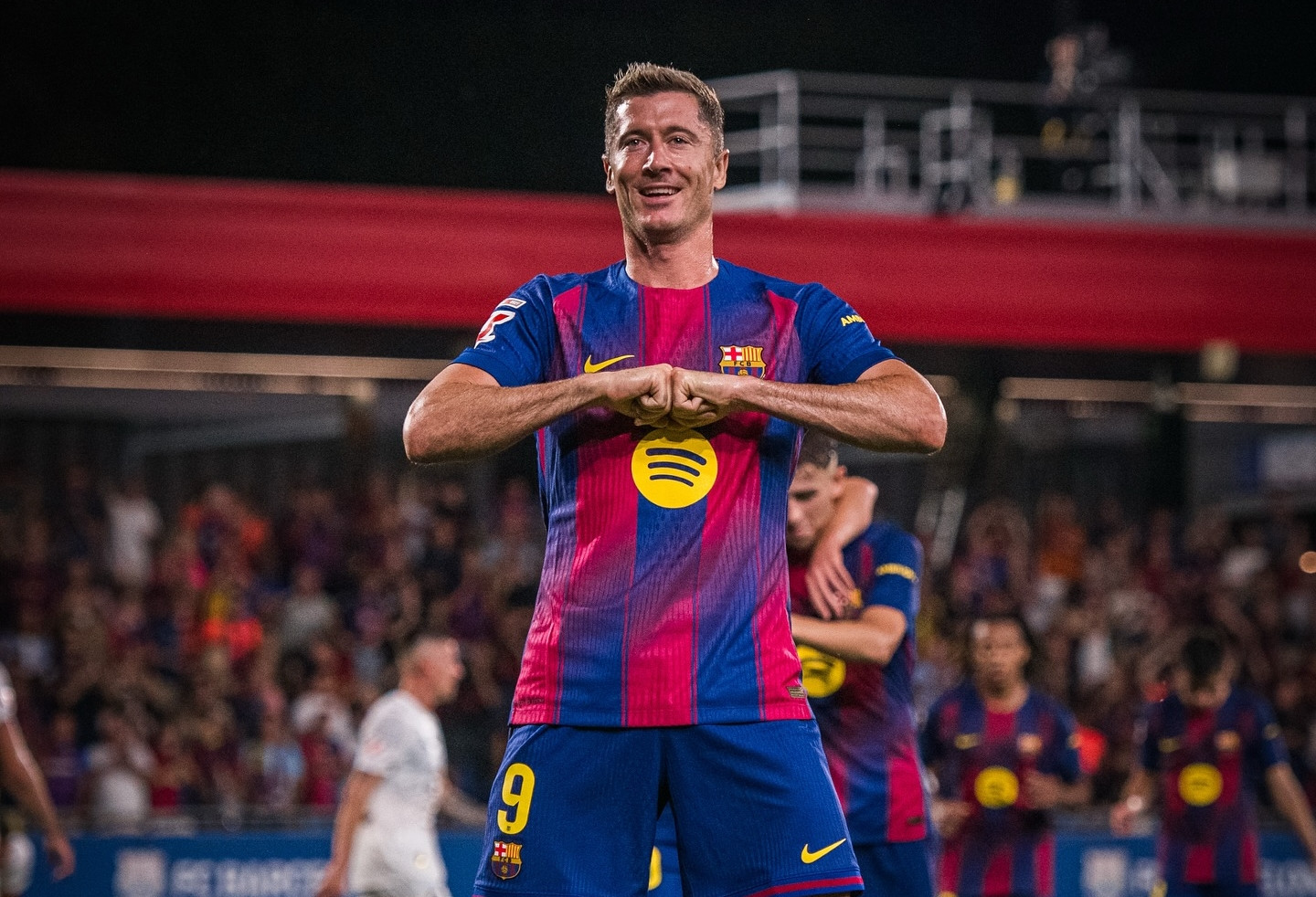 Barcelona thắng kiểu tennis, 'phả lửa' vào gáy Real Madrid