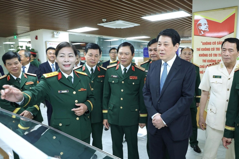 Chủ tịch nước: Cần cập nhật thường xuyên kiến thức mới về tác chiến hiện đại