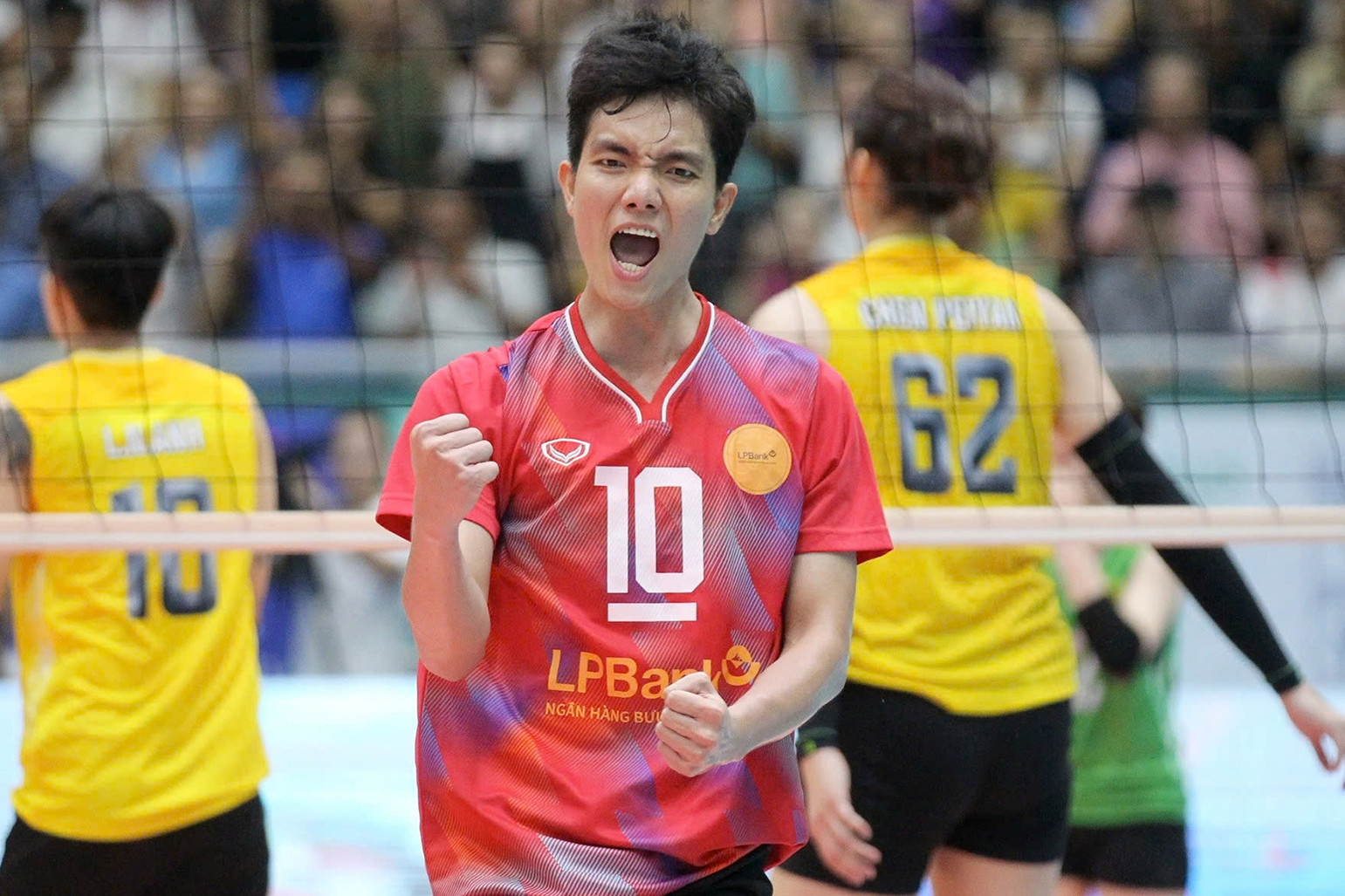 Đặng Thị Hồng nghỉ chơi, Bích Tuyền áp lực ngôi vô địch