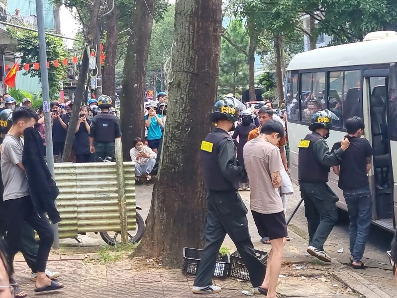 Đột kích nhiều tụ điểm bay lắc 1.jpg