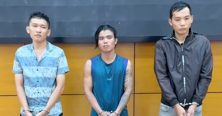 Giả danh công an cướp điện thoại của 2 người ngồi trên ghế đá công viên ở TPHCM