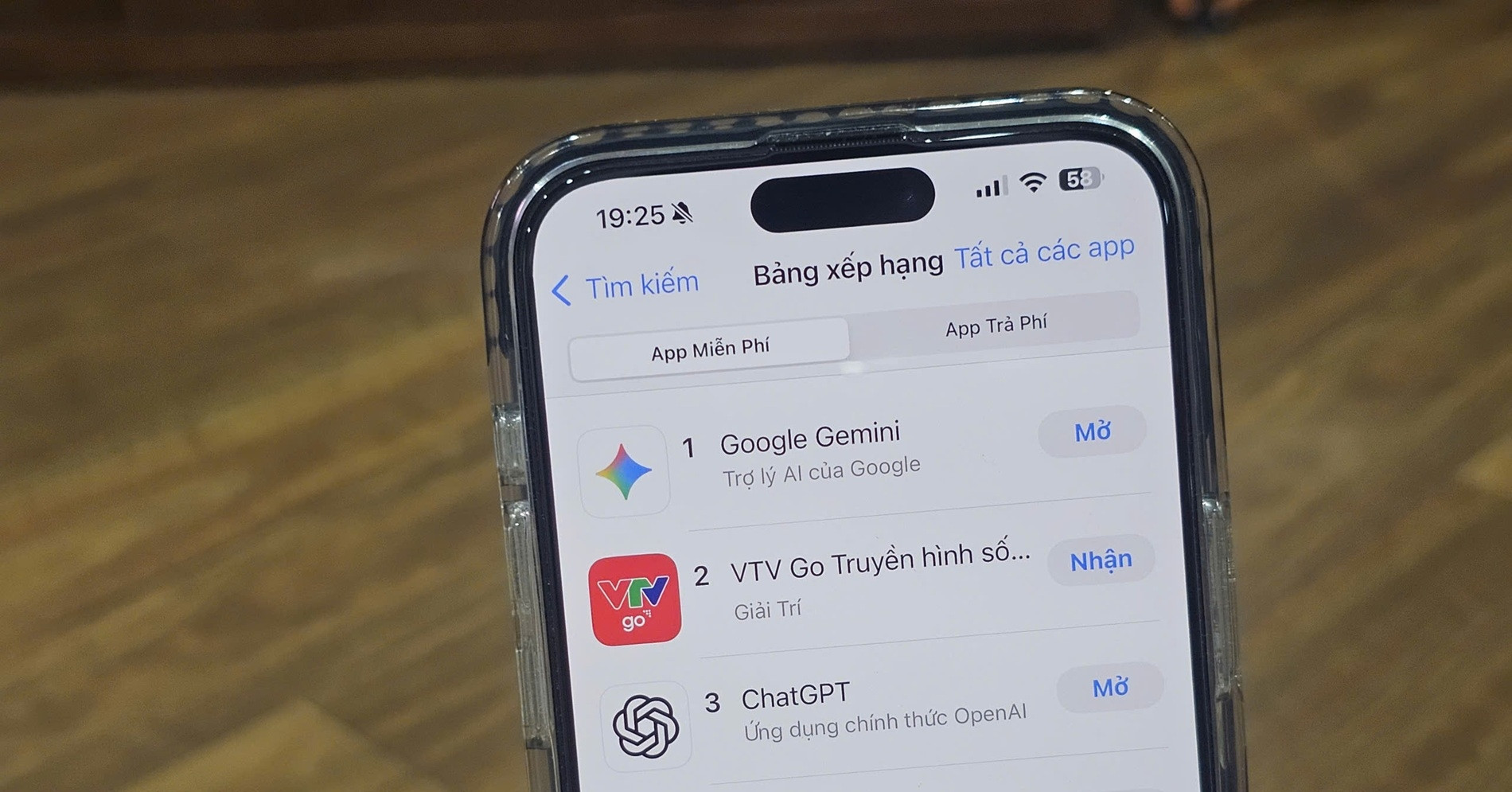 Google Gemini bất ngờ vượt qua ChatGPT trở thành ứng dụng iPhone miễn phí số 1 Việt Nam