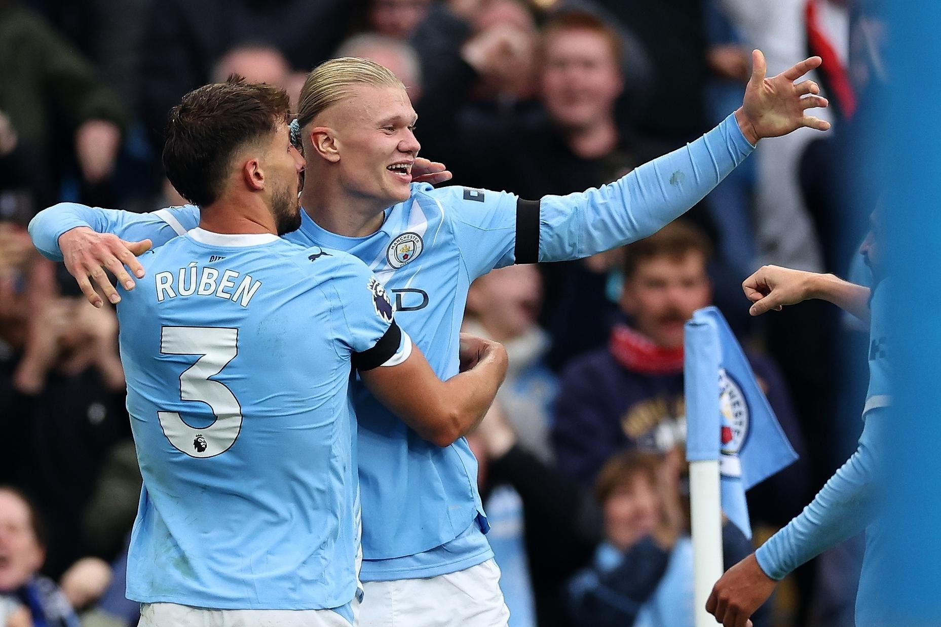 Man City thắng đậm MU 3-0: Sức mạnh Haaland