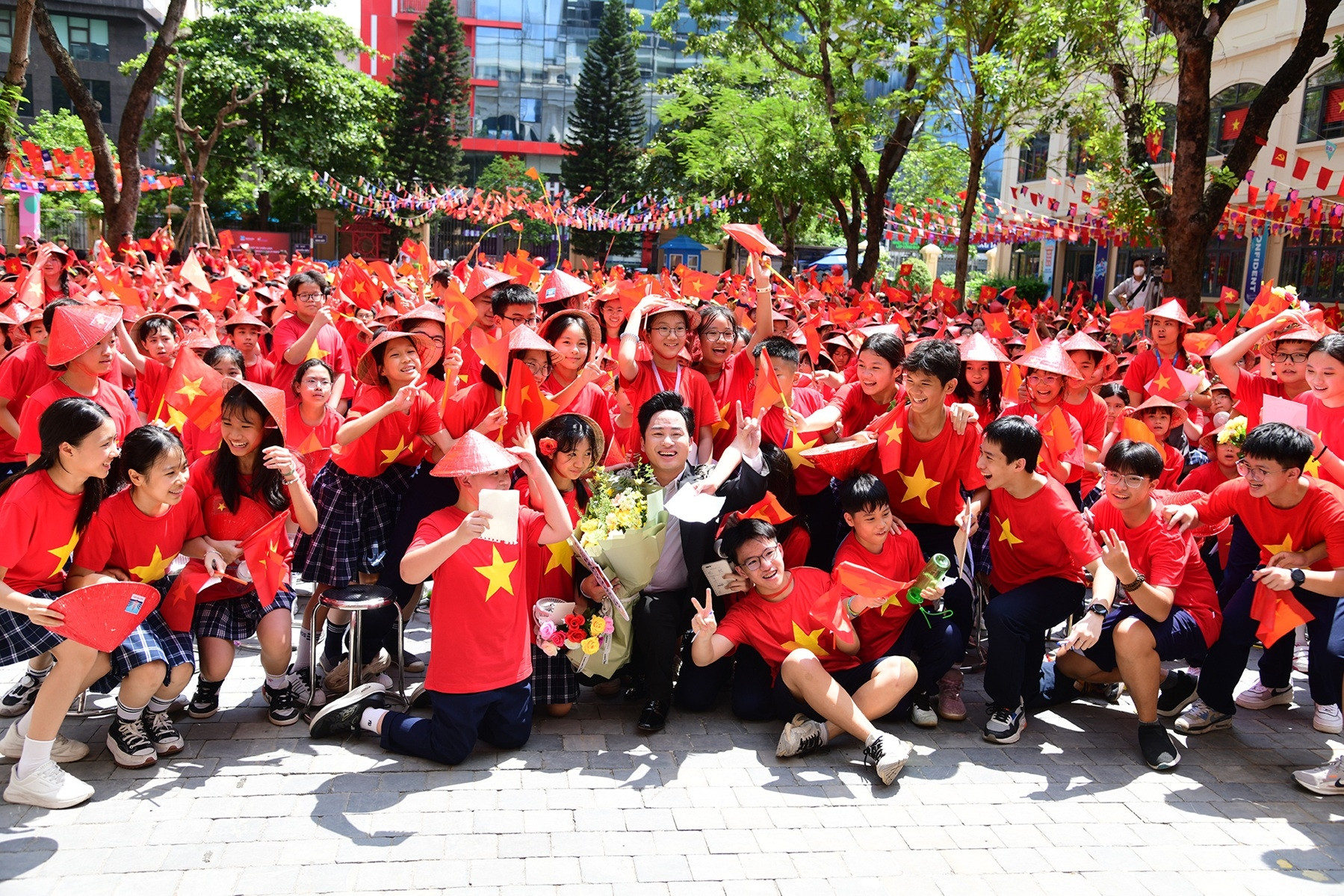 Những nhóm nghệ sĩ, vận động viên được ưu tiên mời tham gia dạy học tại trường