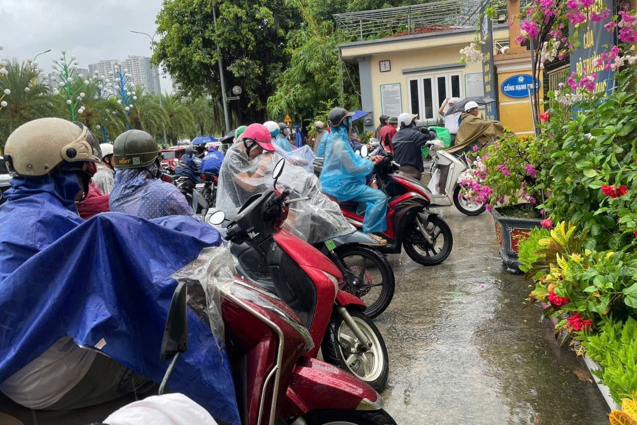 Phụ huynh tranh luận gay gắt về việc học thứ Bảy, thời khóa biểu nhiều bất cập