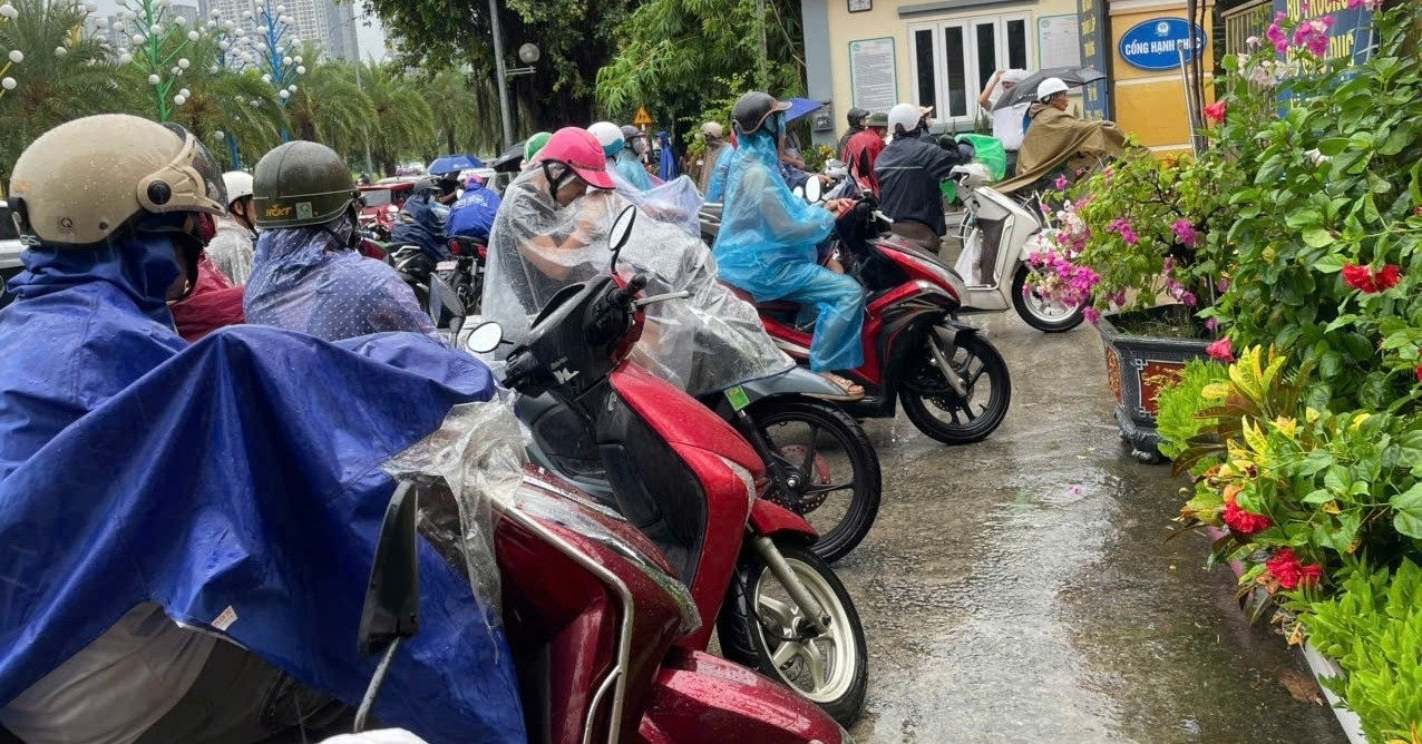 Phụ huynh tranh luận gay gắt về việc học thứ Bả...