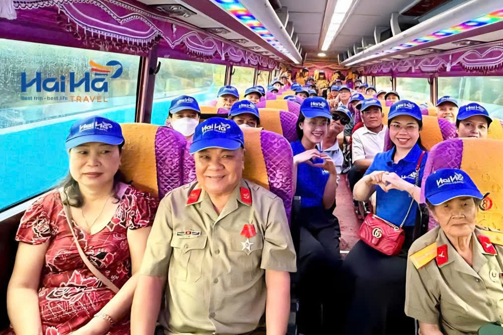 Tinh thần 'Hải Phòng là không lòng vòng' từ chuyến xe 0 đồng đi xem triển lãm