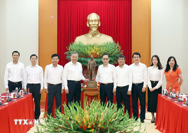 ttxvn-tong-bi-thu-to-lam-chu-tri-lam-viec-voi-ban-thuong-vu-dang-uy-bo-ngoai-giao-8276556-4.jpg