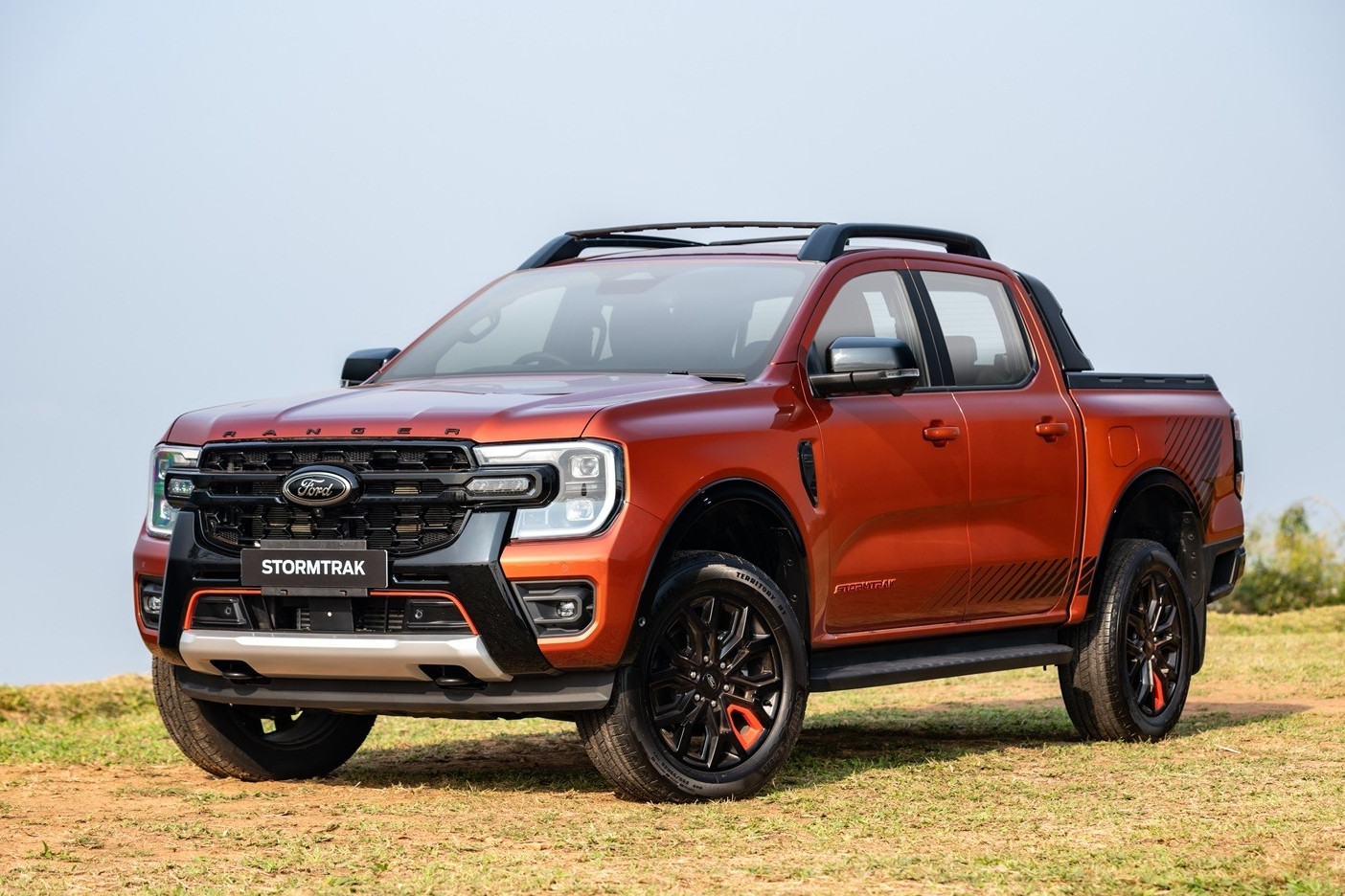 Top 10 xe xăng dầu bán chạy tháng 8: Ford Ranger dẫn đầu, Honda City tăng 6 bậc