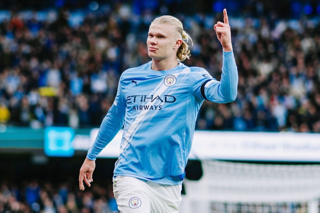 Haaland lập cú đúp, Man City vùi dập MU