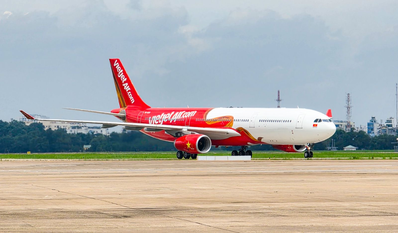 Vietjet aircraft 2.jpg