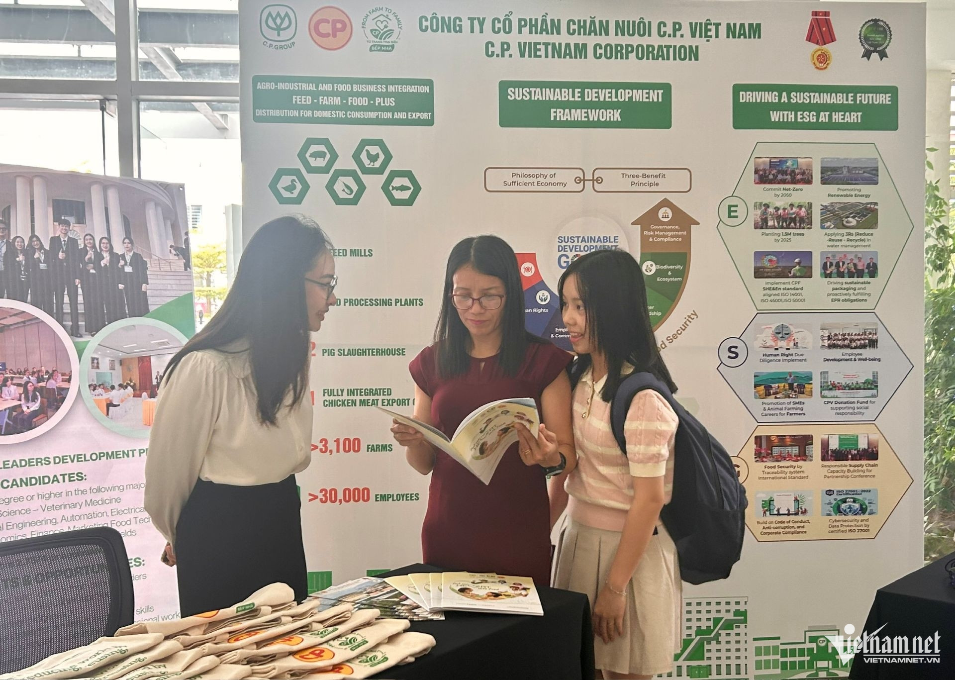 W-doanh nghiệp tham gia.jpg