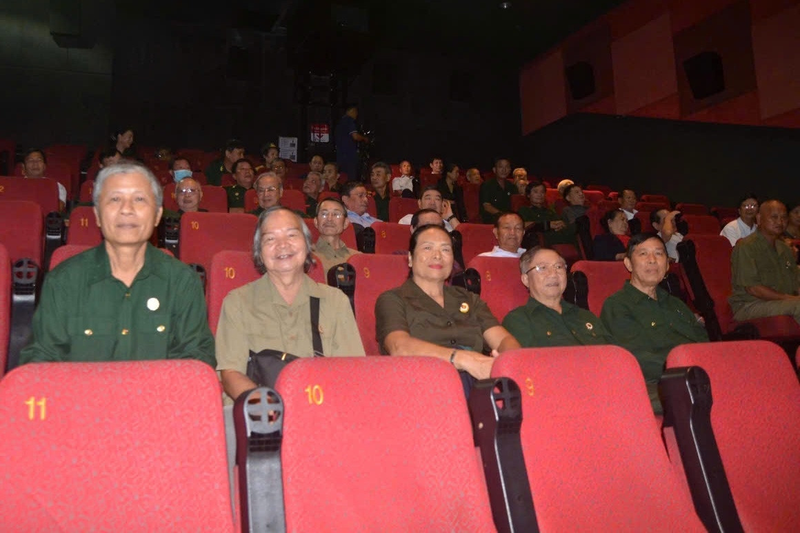 100 cựu chiến binh rưng rưng xem 'Mưa đỏ', ký ức chiến trường ùa về