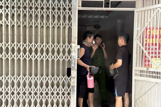 Bản tin cuôi ngày 16/9: Cháy chung cư, mùi khét nồng nặc, người dân hoảng loạn