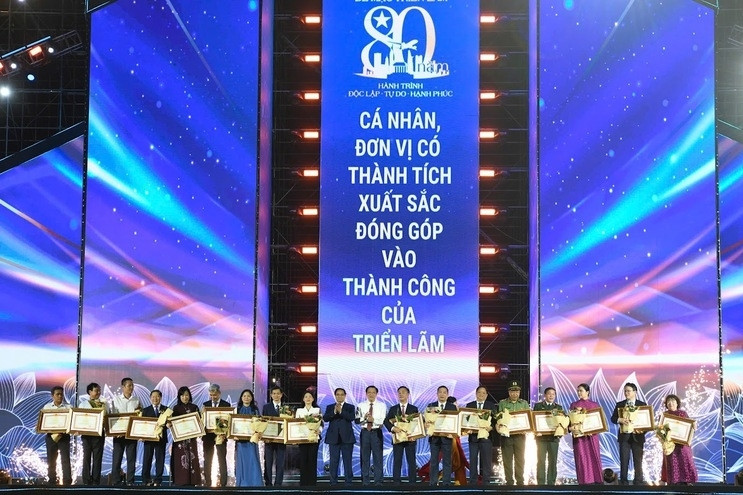 Bộ Dân tộc và Tôn giáo được tặng bằng khen và giải thưởng 'Không gian trưng bày tiêu biểu'