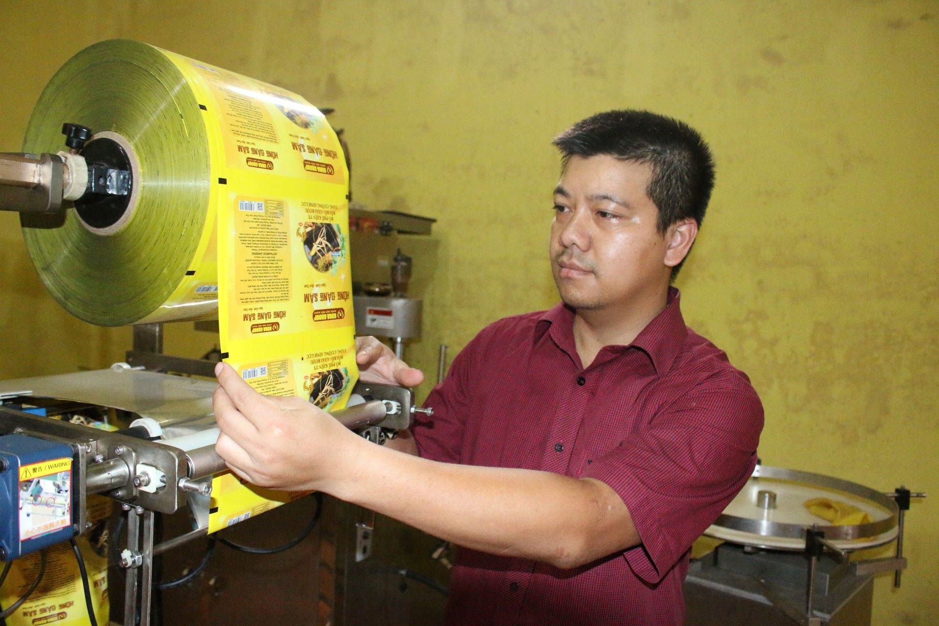 Bỏ phố thị về quê khởi nghiệp giúp bà con dân tộc thiểu số tiêu thụ dược liệu