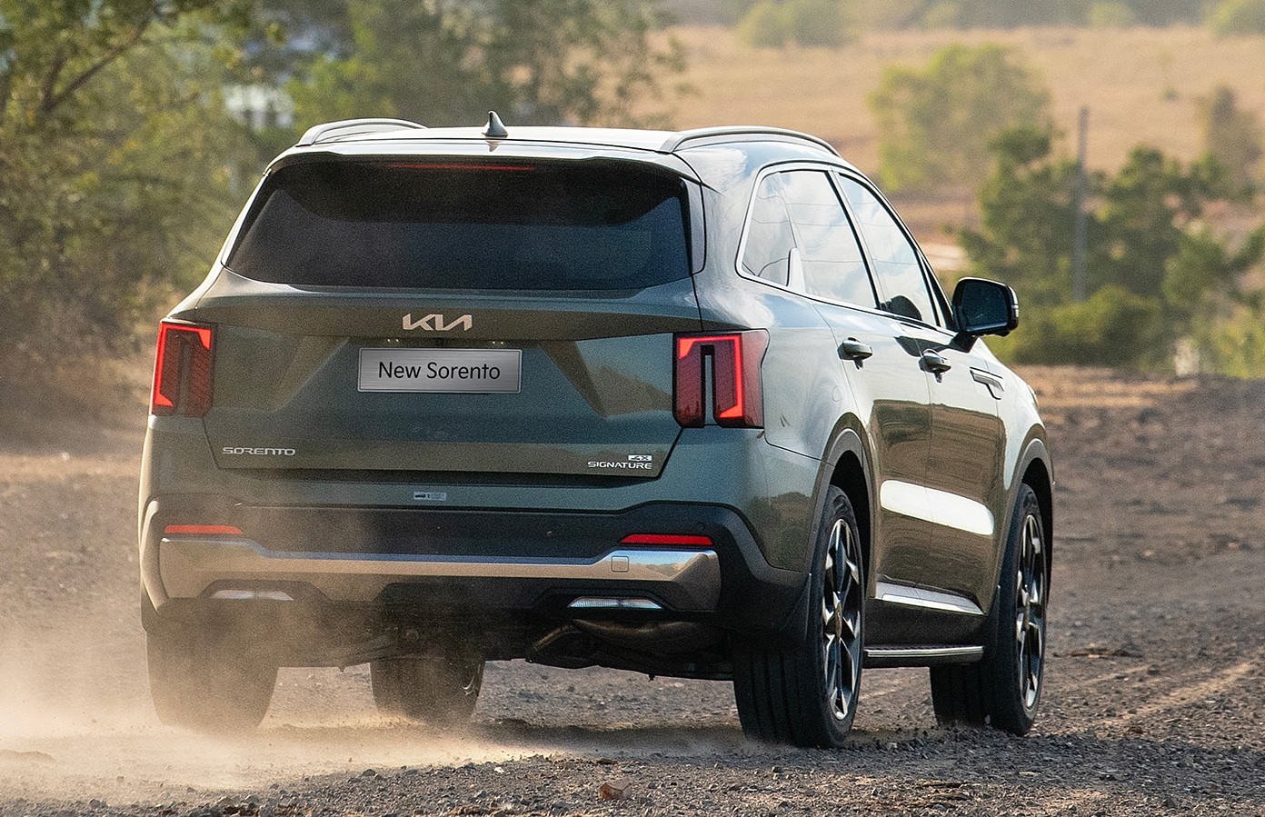 Chiến lược ngược đời: Ô tô mới ồ ạt ra mắt bất chấp tháng cô hồn