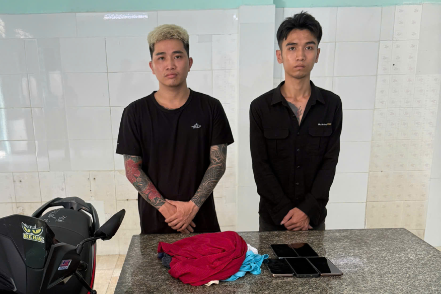 Công an TPHCM bắt 2 Tiktoker dàn dựng quay clip phản cảm