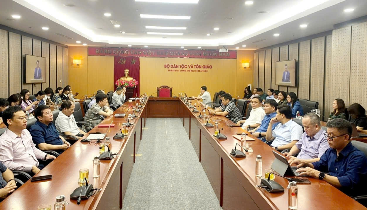 Các đại biểu tham dự Hội nghị trực tuyến tại điểm cầu Bộ Dân tộc và Tôn giáo