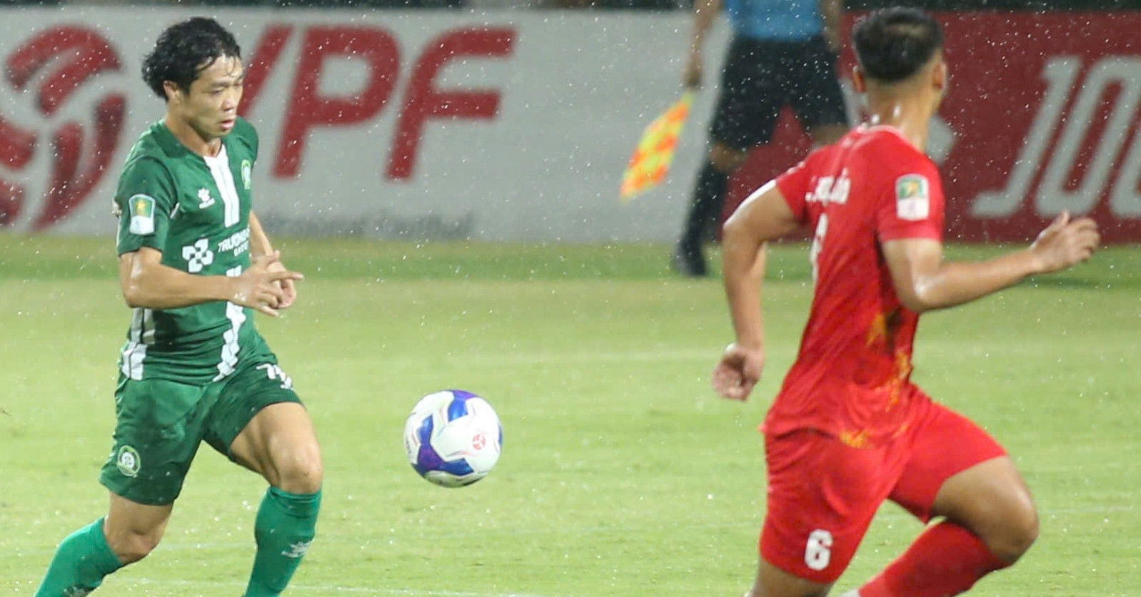 Đội bóng của HLV Park Hang Seo, Công Phượng nhận &amp;apos;tin dữ&amp;apos;