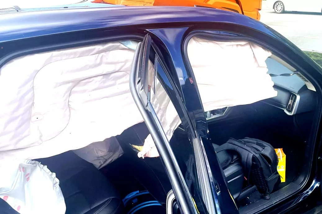 Chi tiết bất ngờ trên chiếc siêu xe Bugatti Chiron trị giá hơn 150 tỷ đồng H Tai Xe Choang Vang 1726