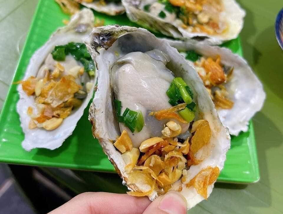 Đi cấp cứu vì ăn quá nhiều hàu