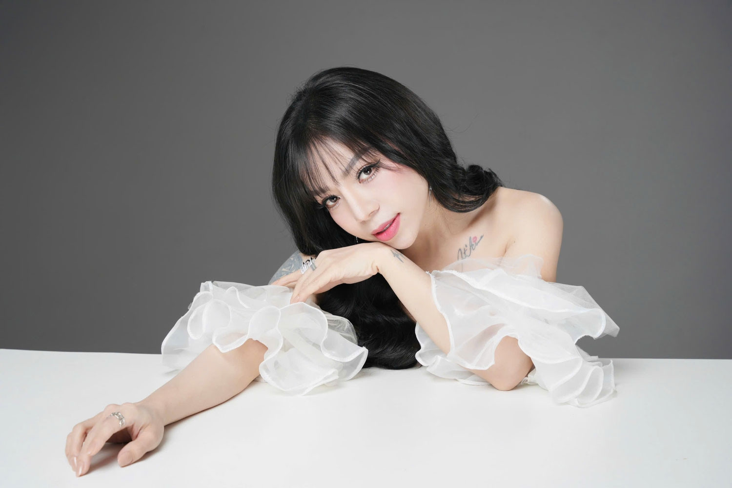 Minh Chuyên hát nhạc tình của Nguyễn Thành Trung, Hoàng Dũng kết hợp Đen Vâu