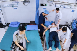 Người đàn ông đột ngột mất ý thức khi chỉ cách cửa phòng khám cấp cứu 100m