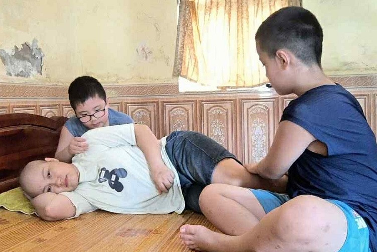Người mẹ nghèo kiệt quệ vì ung thư luôn khát khao sống để lo cho các con