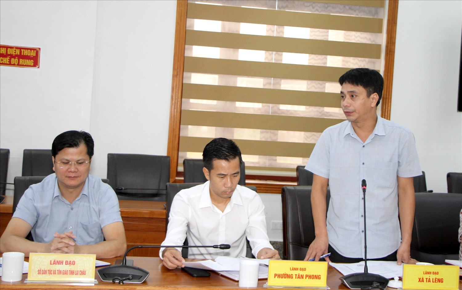 Đại diện lãnh đạo xã Tả Lèng phát biểu tại buổi làm việc.