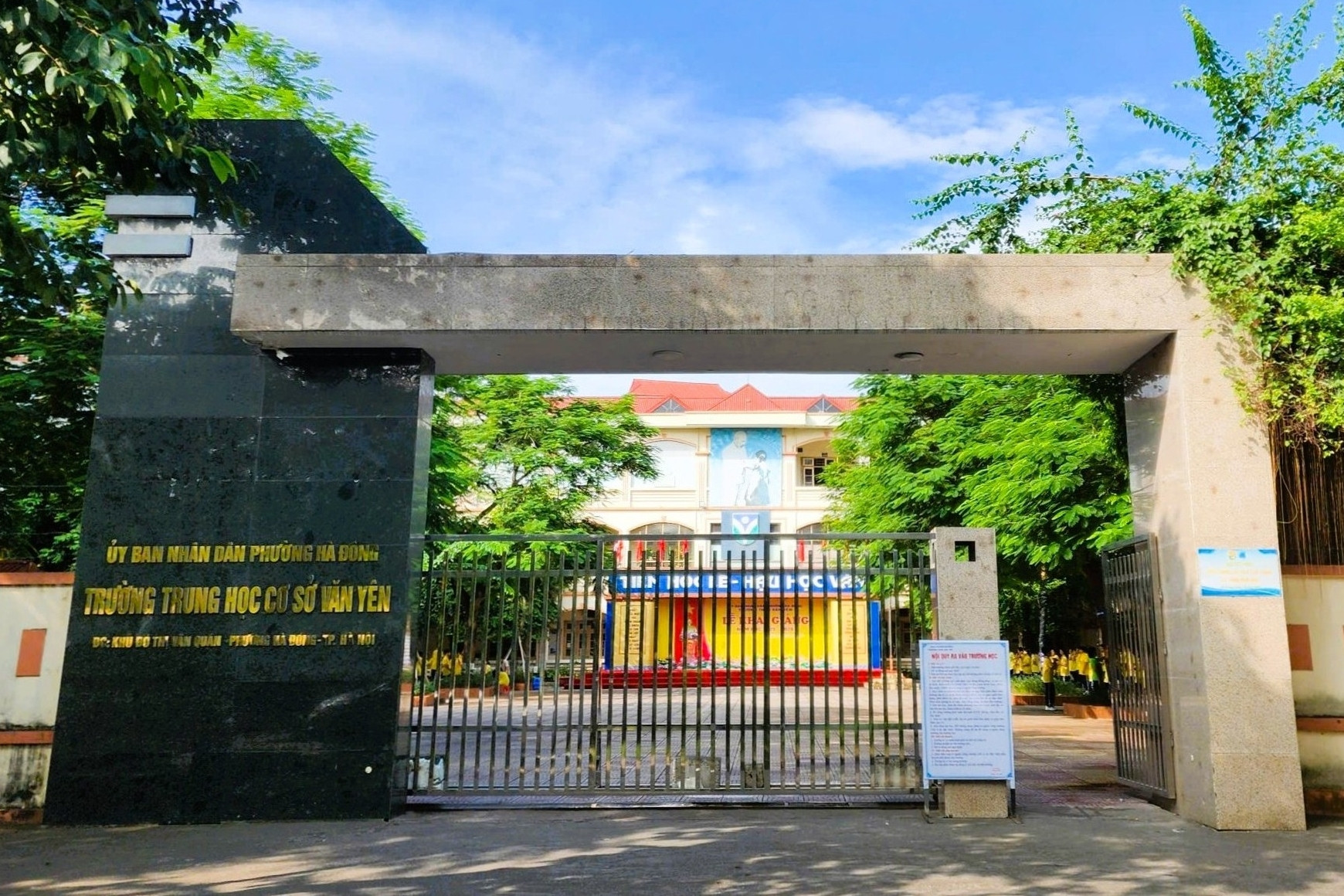 Phụ huynh lao đao vì trường ở Hà Nội đột ngột dừng học bán trú