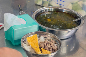 Phụ huynh tố suất ăn trường tiểu học ở Đà Lạt 'không đảm bảo chất lượng'