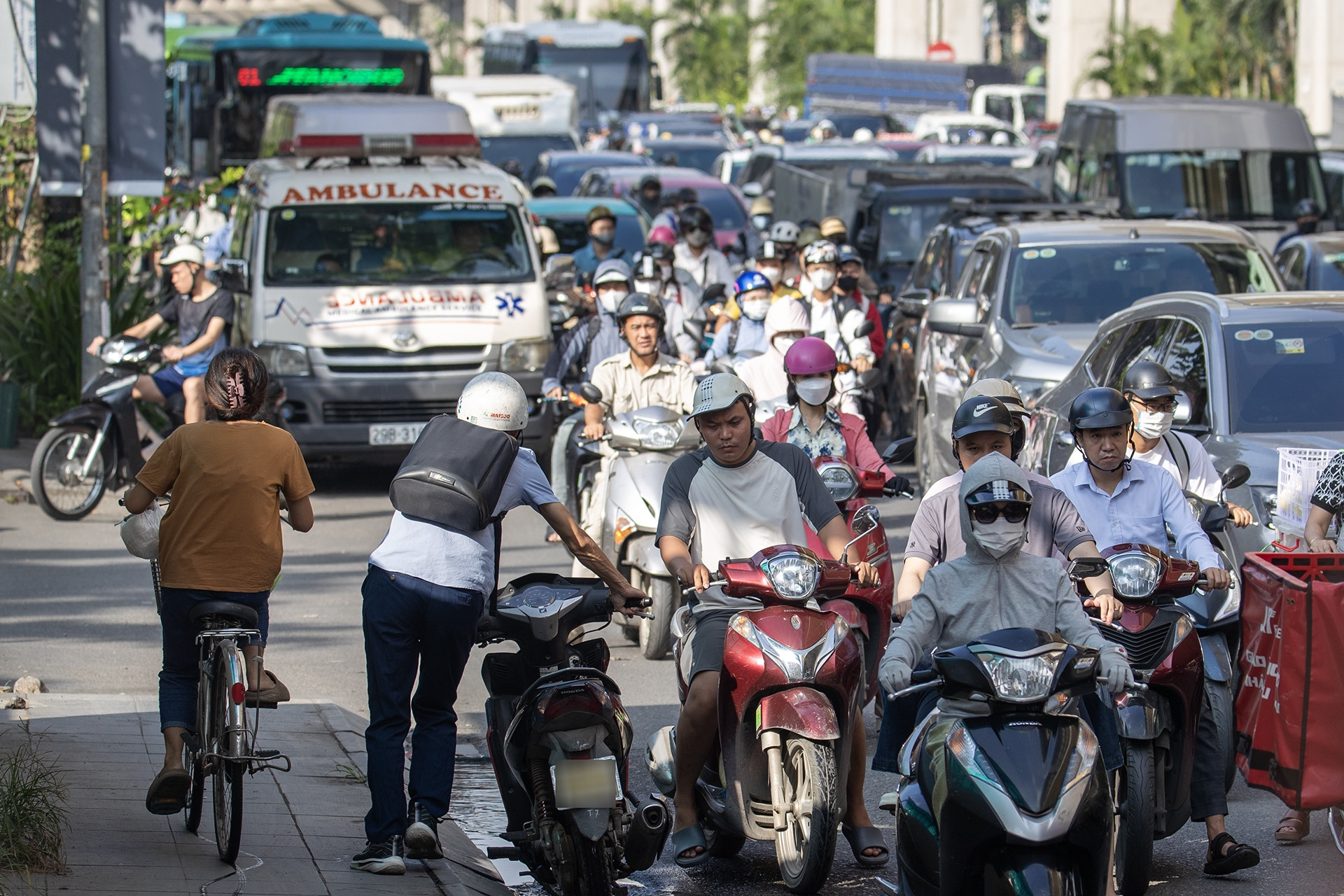 Thiếu tướng Đỗ Thanh Bình: Nếu ô tô, xe máy cứ đi hỗn hợp thì không thể an toàn